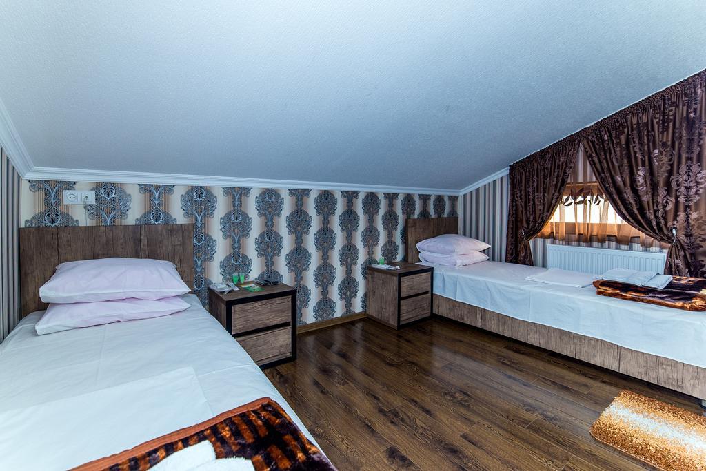 Hotel Guglux &Wine Cellar 泰拉维 外观 照片