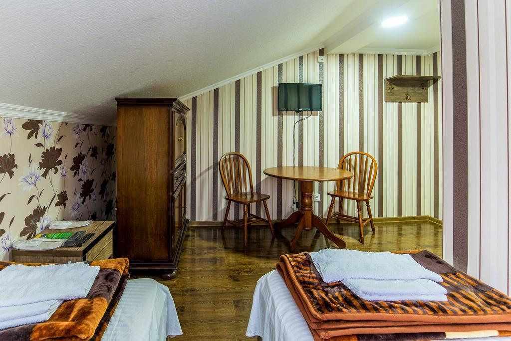 Hotel Guglux &Wine Cellar 泰拉维 外观 照片