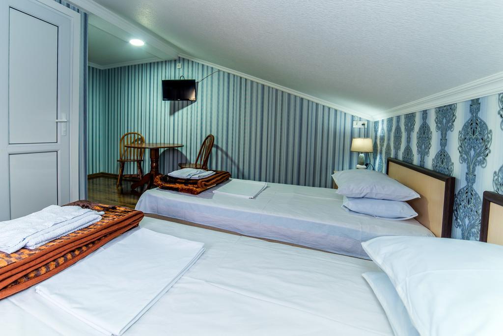 Hotel Guglux &Wine Cellar 泰拉维 外观 照片