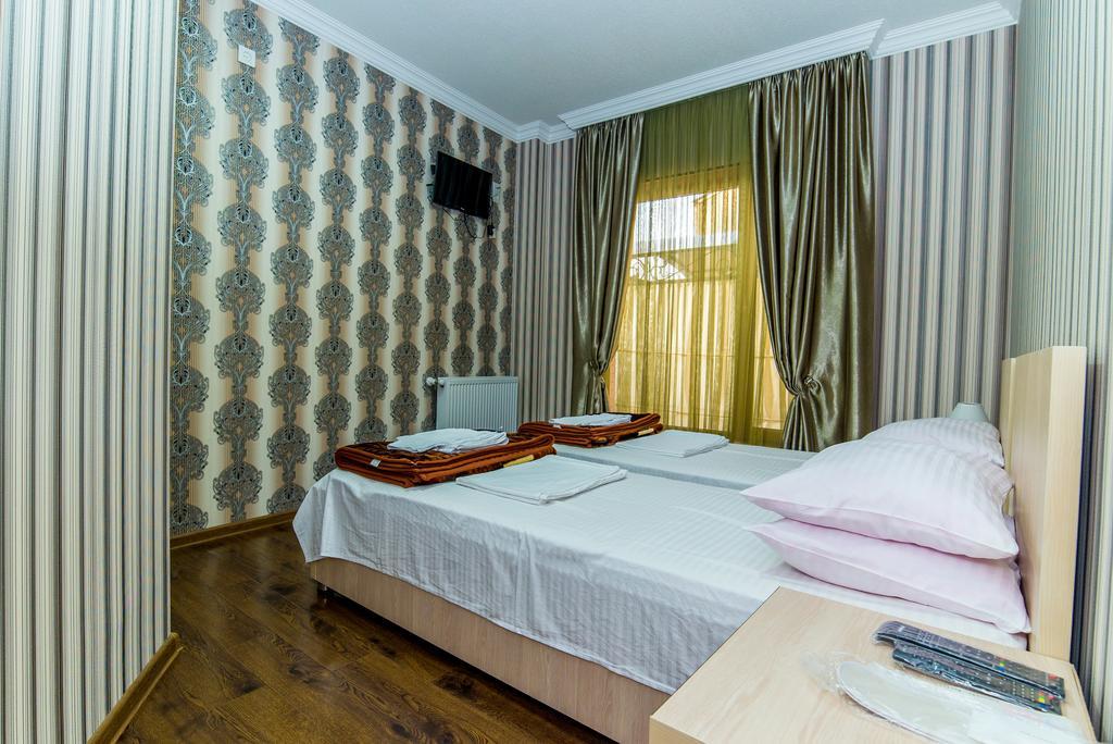 Hotel Guglux &Wine Cellar 泰拉维 外观 照片