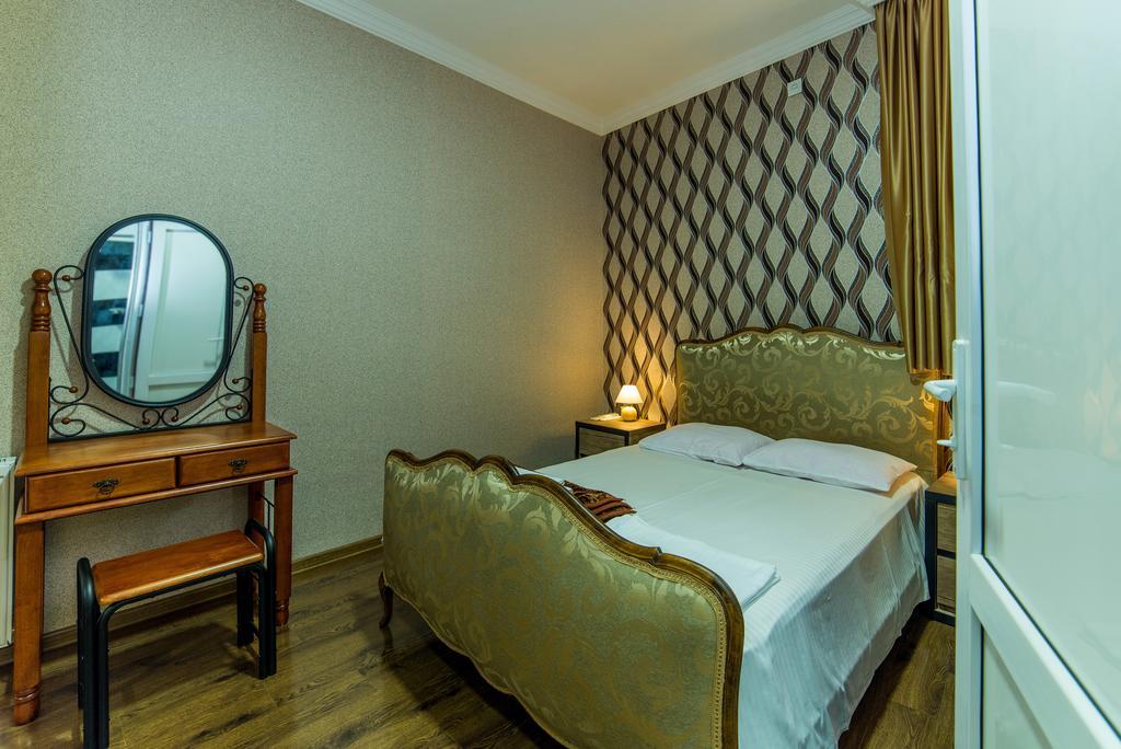 Hotel Guglux &Wine Cellar 泰拉维 外观 照片