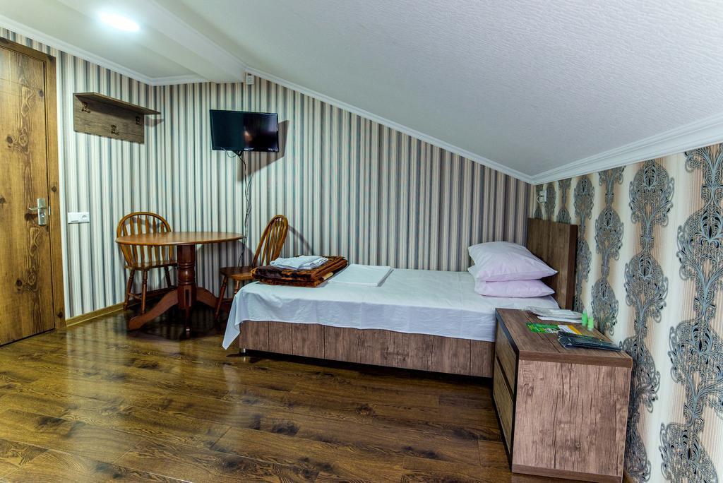 Hotel Guglux &Wine Cellar 泰拉维 外观 照片